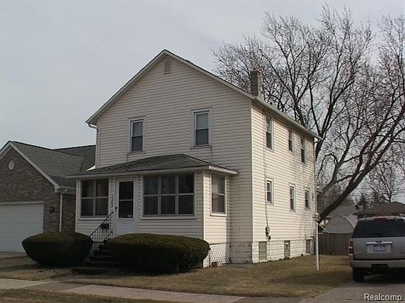 3rd image of 1565 Pagel Ave