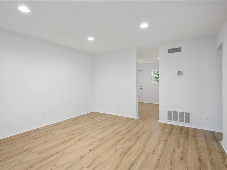 1170 Greenwich St SW #3 — Photo 3