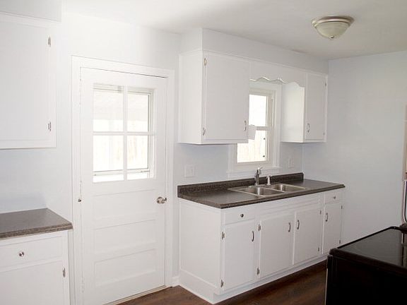 3rd image of 780 Marlow Pl