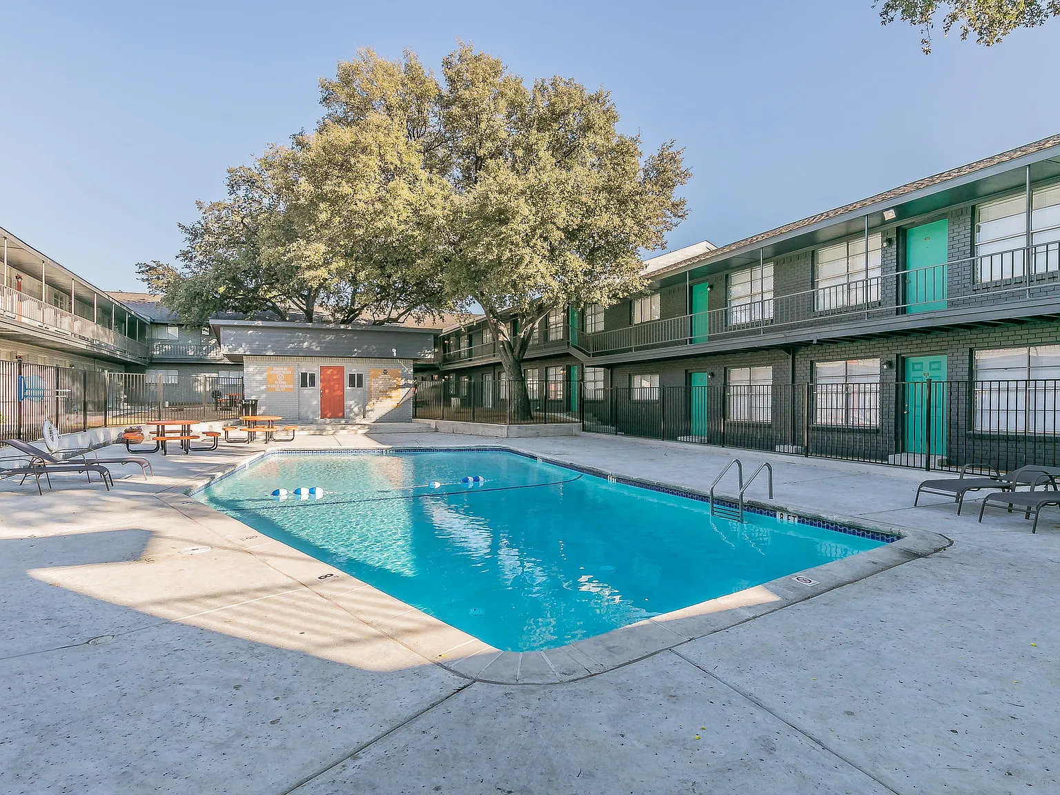 Chapel Creek Apartments — Photo 4