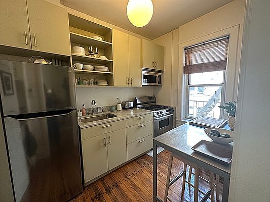 3rd image of 81 Columbia Hts APT 44