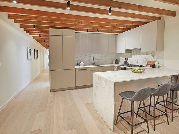 3rd image of 974 Bergen St #1