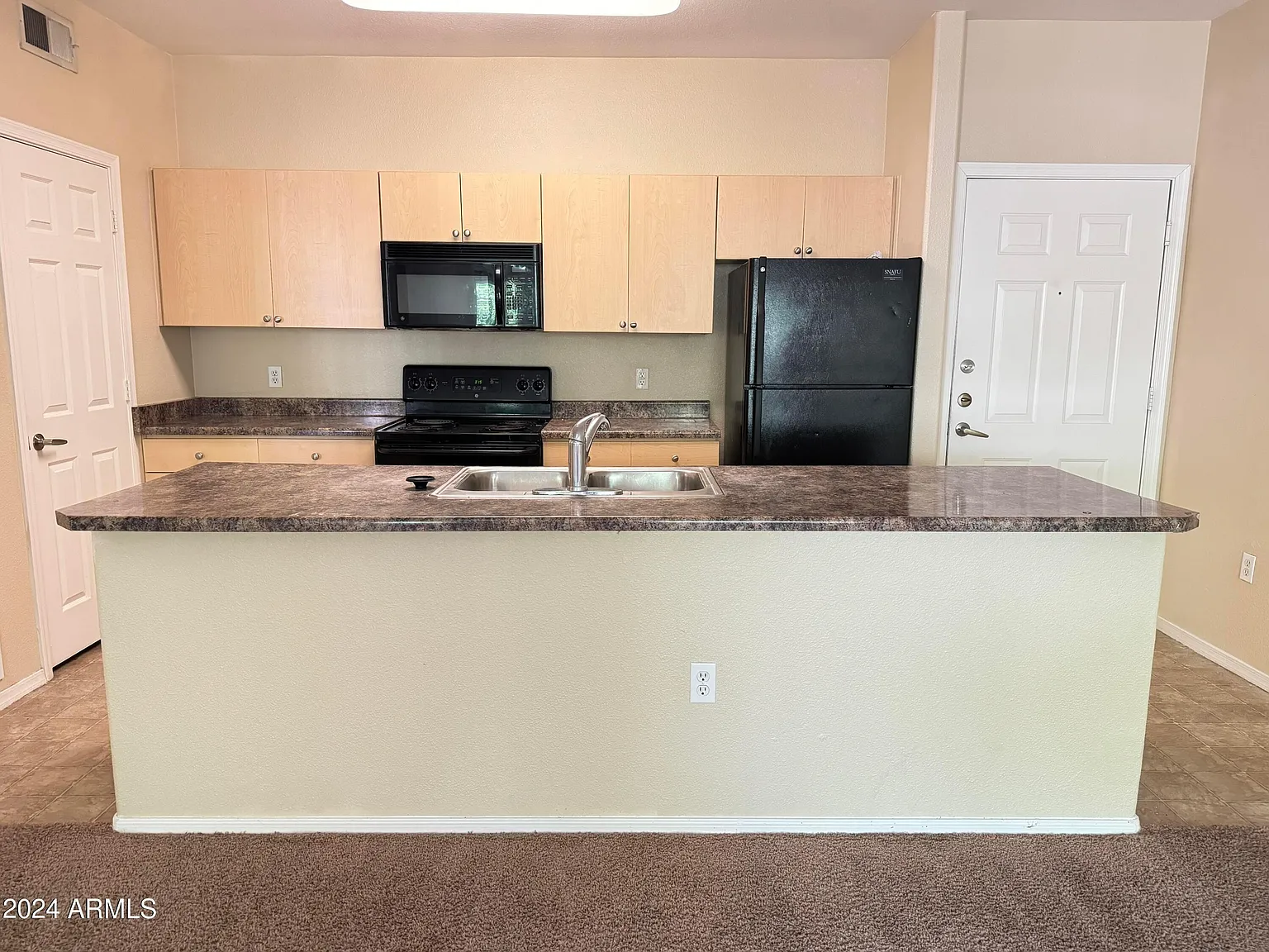 1 bed, 1.0 bath, 748 sqft, $1,175 — Photo 3
