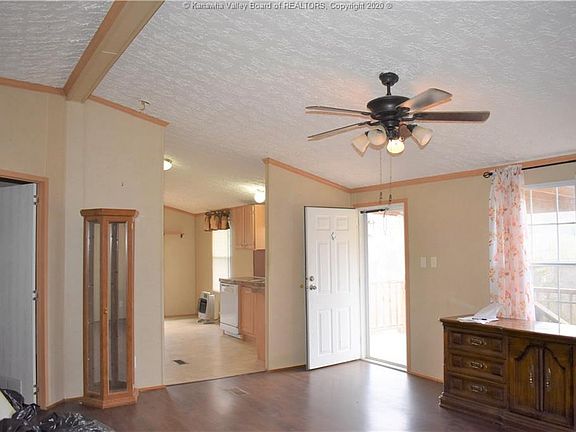 4th image of 691 Terrace Ave