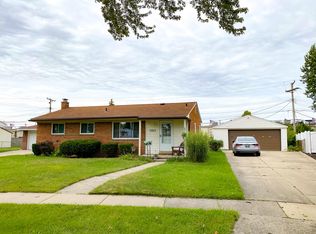2041 Winston Dr, Sterling Heights, MI 48310