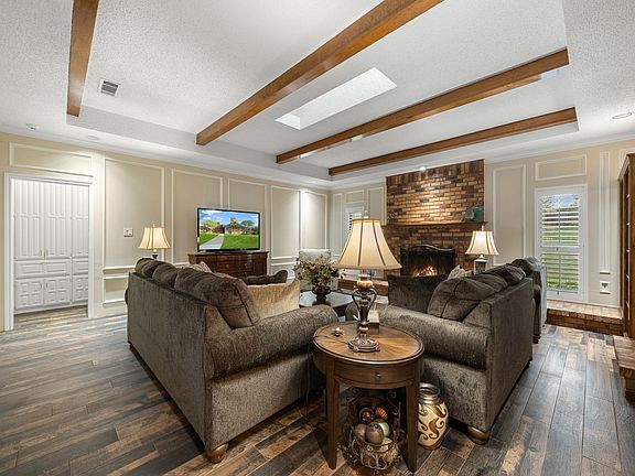 4th image of 1110 Seminary Rdg