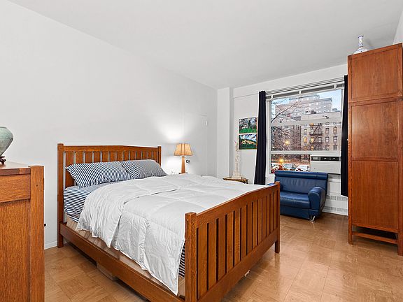 3rd image of 100 Lasalle St #4A