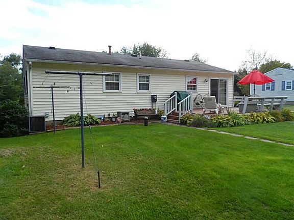 3rd image of 21422 Beverly Dr