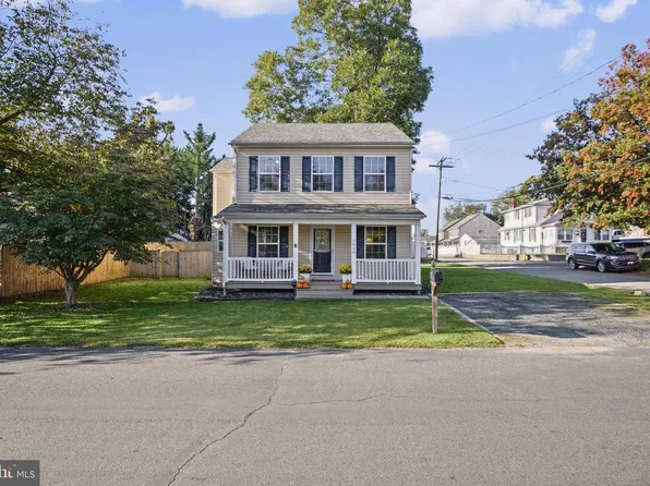 7916 E End Dr, Baltimore, MD 21226