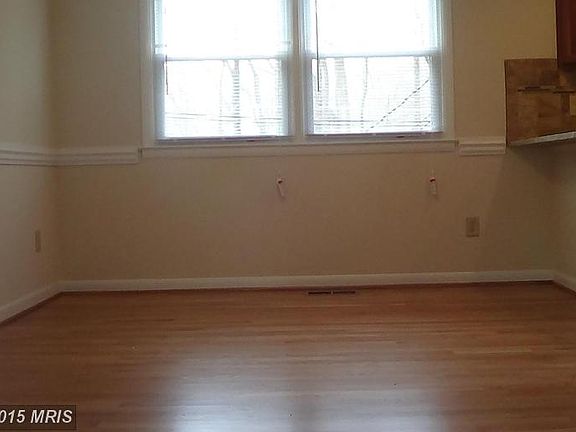 5th image of 1637 Honeysuckle Dr
