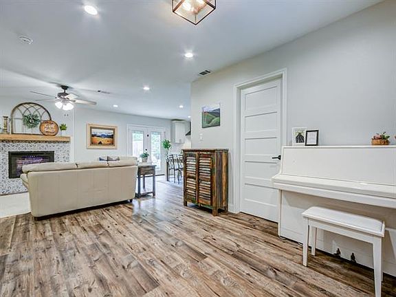 3rd image of 500 Charyl Lynn Dr