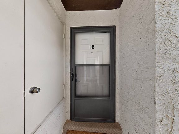 4th image of 823 Country Club Dr SE APT 1-B