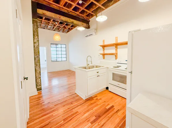 136 E Main St, Marion, VA