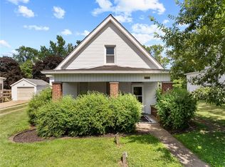 702 N Main St, Paris, IL 61944