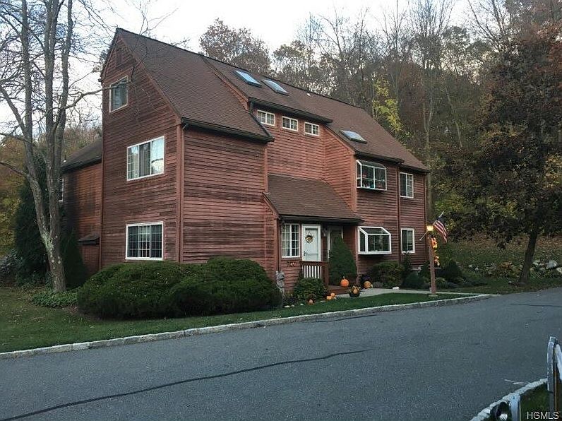 1st image of 304 Autumn Ln