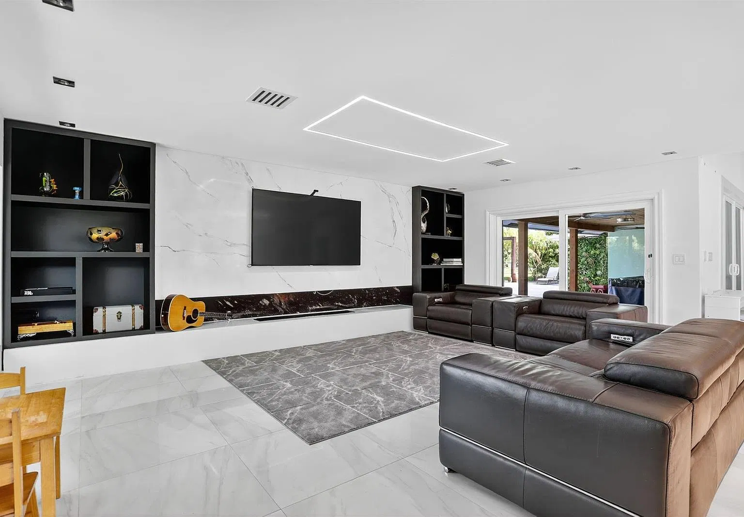 4 bed, 3.5 bath, 3609 sqft, $9,000 — Photo 3