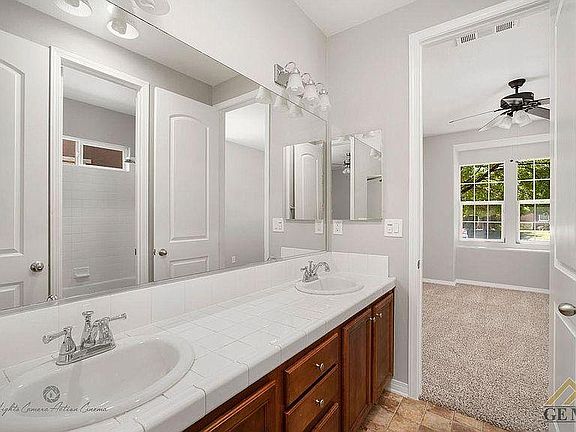 4th image of 5616 Segovia Way