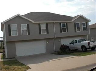 1106 Carriage Ln, Cameron, MO 64429