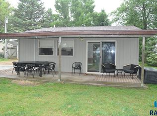 707 S Lake Hendricks Dr, Hendricks, MN 56136