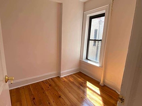 4th image of 308 E 78th St #12C
