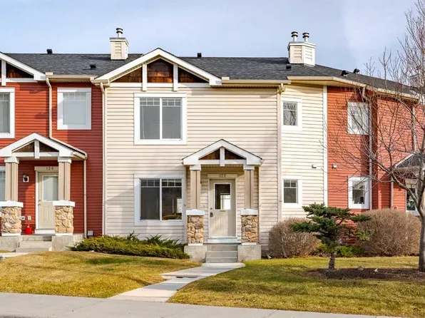 122 SW Panamount Dr NW, Calgary, AB T3K 6K3