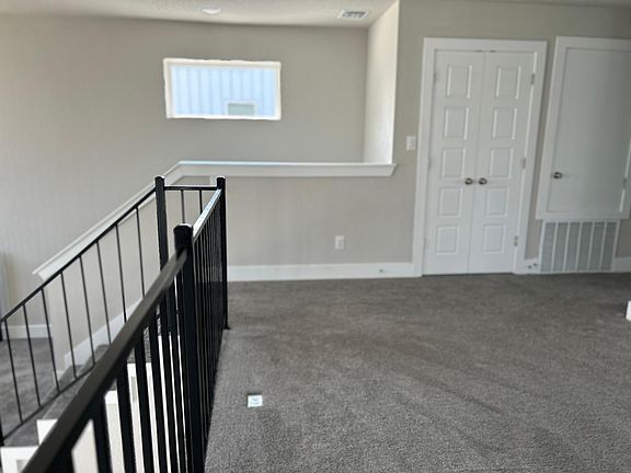 5th image of 210 Rainbow Dr