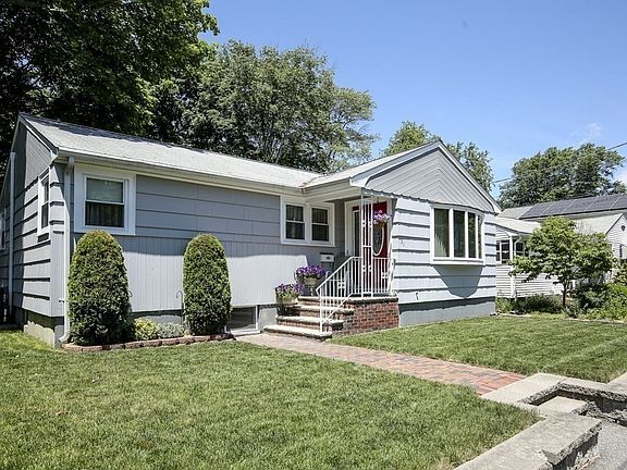 3rd image of 31 Fairchild Ave