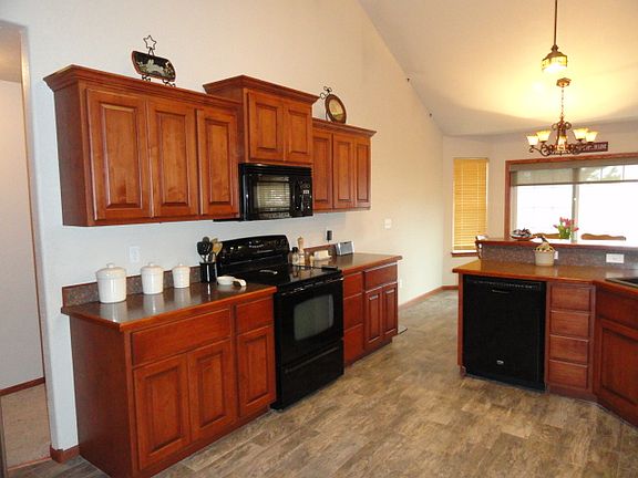 2nd image of 425 Doe Ct