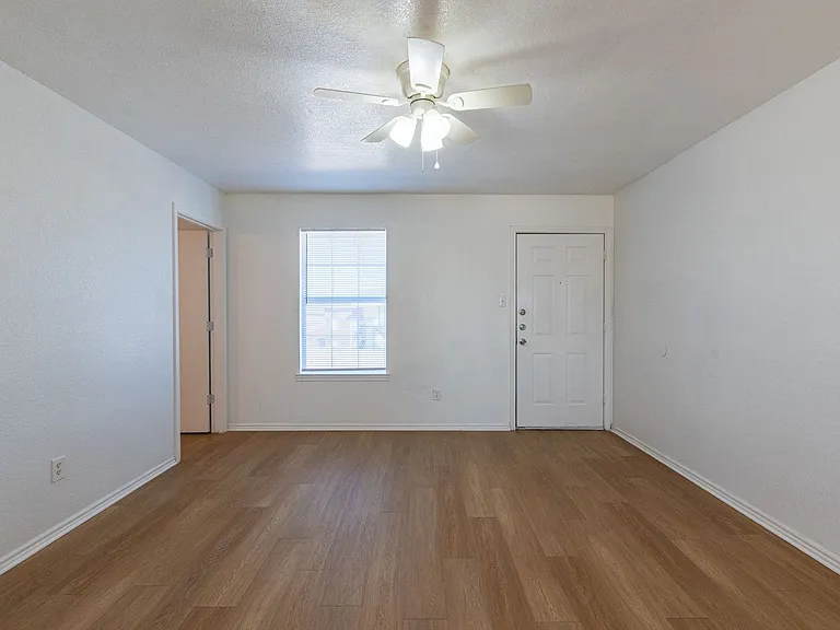 5904 Greengate Dr #D — Photo 6