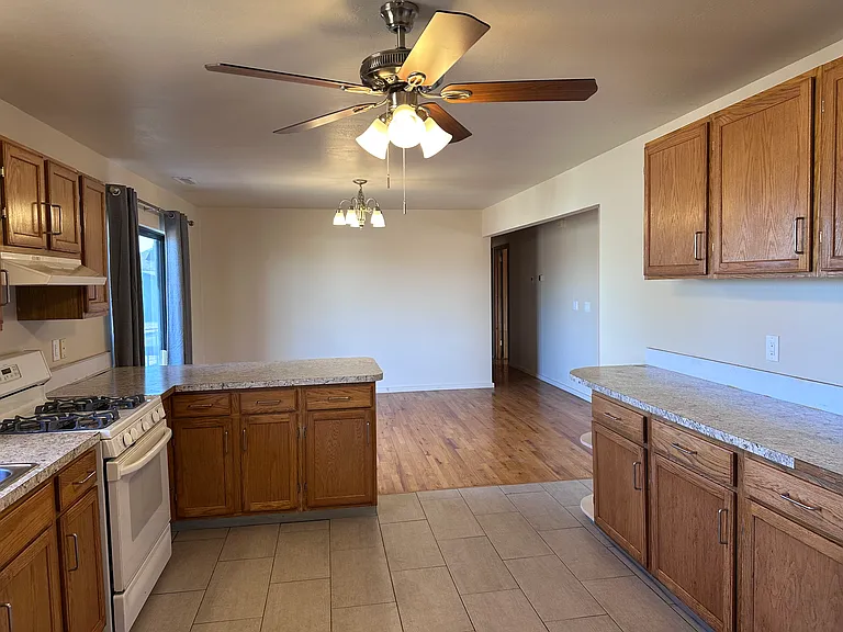 3021 N Castle Dr — Photo 5