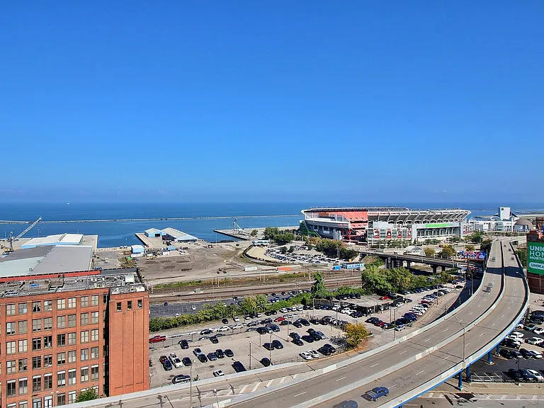 701 W Lakeside Ave #Penthouse 1301 — Photo 2
