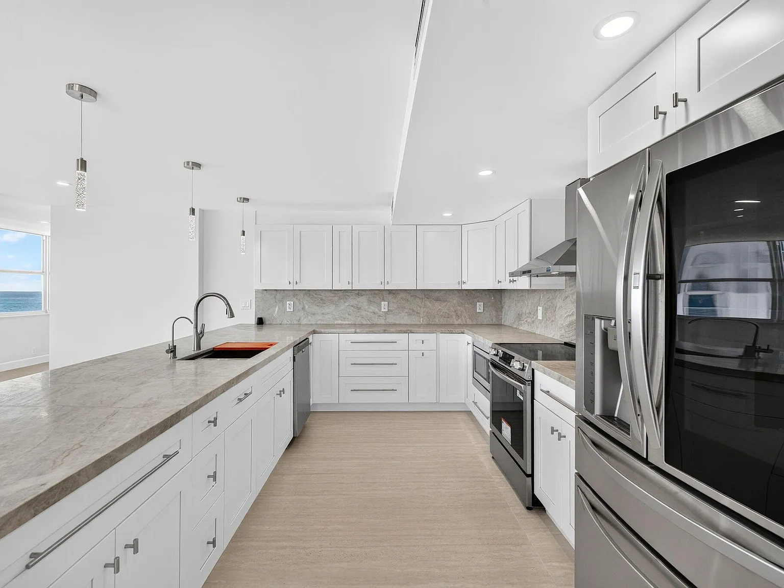 2 bed, 2.0 bath, 1550 sqft, $5,500 — Photo 4