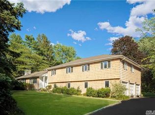 9 Ground Pine Ct, Dix Hills, NY 11746