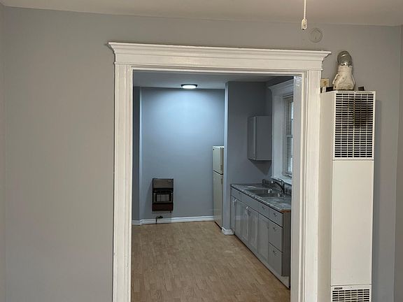 3rd image of 827 N Fairfield Ave #1F