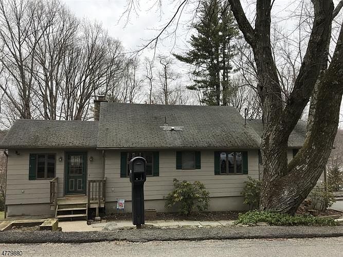 2nd image of 245 Sussex Ave