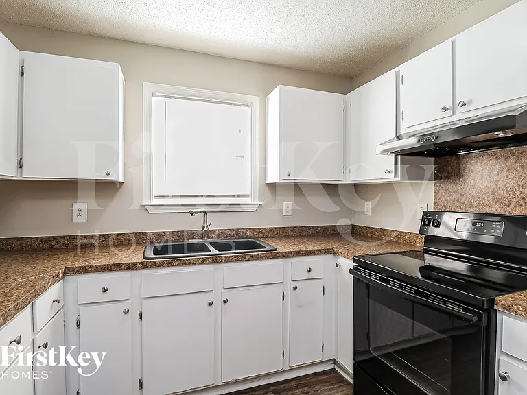 1716 Virginia St — Photo 9