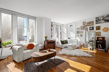 15 William Street, #18D