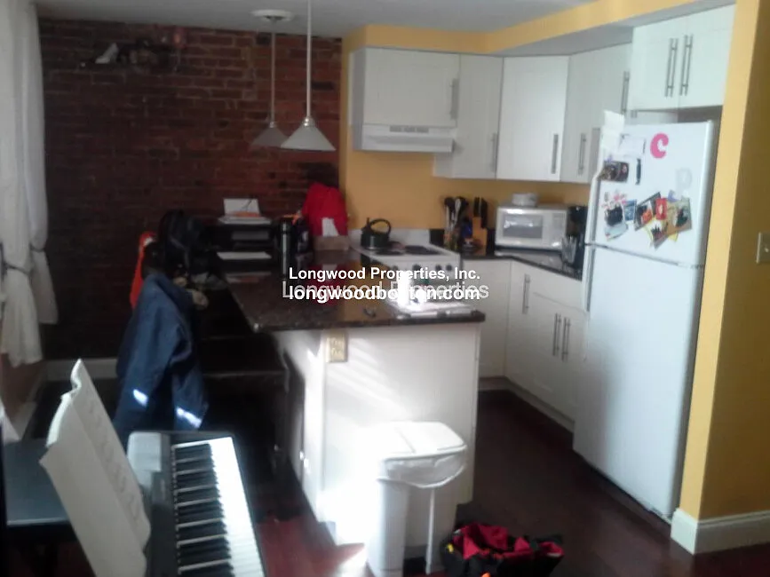 1 bed, 1.0 bath, $2,400 — Photo 3
