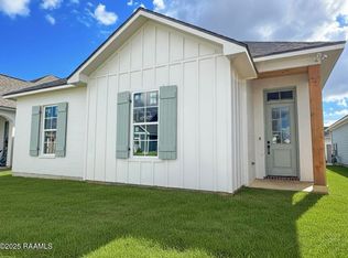 122 Oak Village Dr, Scott, LA 70583