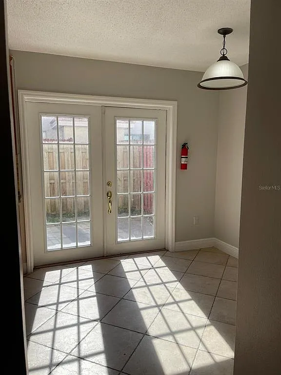 3 bed, 2.5 bath, 1307 sqft, $1,795 — Photo 3