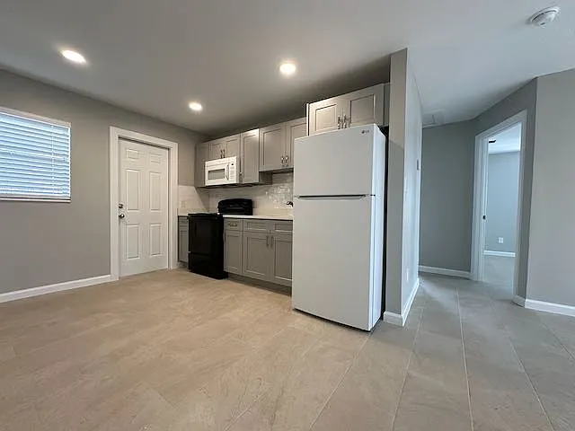 3517 Windsor Ave — Photo 4