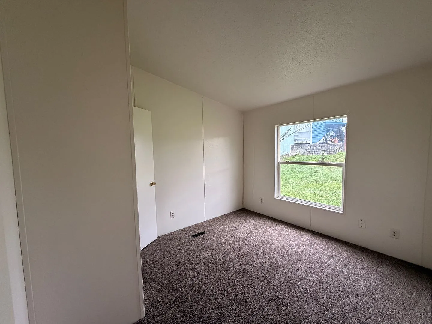 ~Great Updated 3 Bedroom Home in Green~ — Photo 4