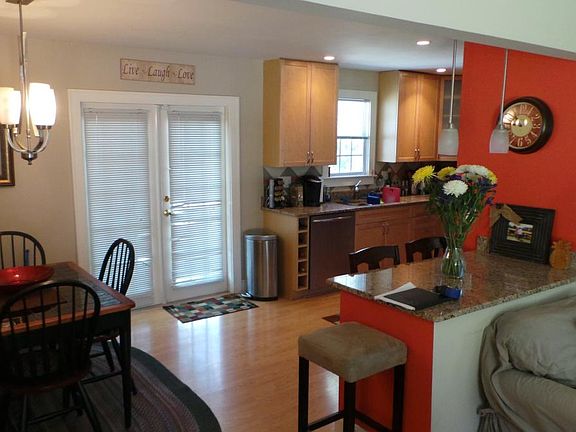 Living Room/Breakfast Bar