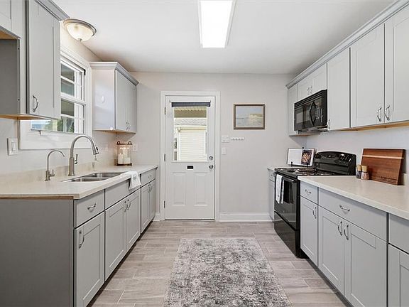 3rd image of 3213 Connecticut Ave