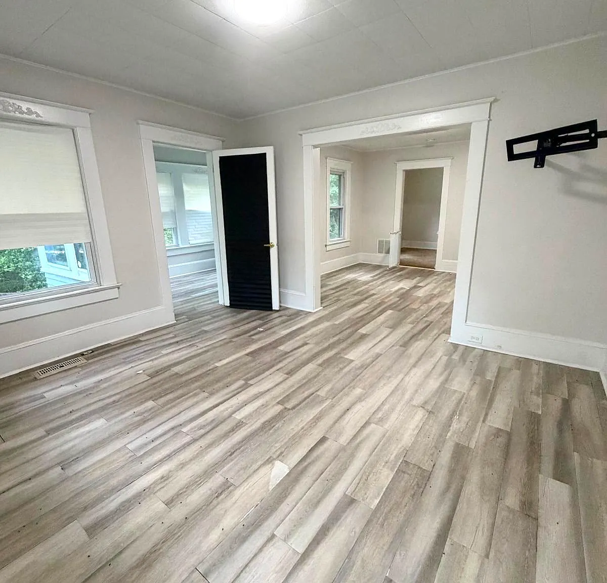 4 bed, $2,650 — Photo 2