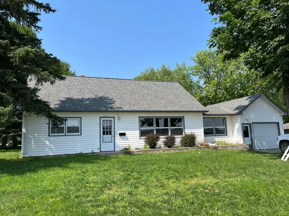 246 6th St NE, Sioux Center, IA 51250