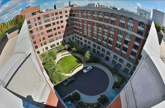 125 Parkside Avenue — Photo 2