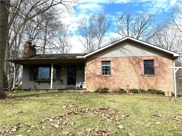 42900 Woodvale Ln, Columbiana, OH 44408