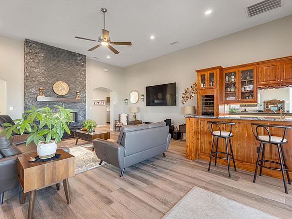 5th image of 704 Gregg Rd NE