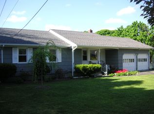 9 King St, Hampton Bays, NY 11946